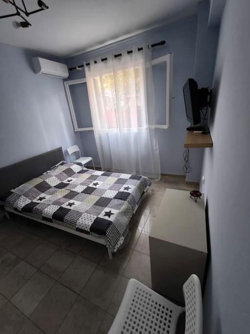 Apartment 50 Meters From The Beach Лоутраки Экстерьер фото