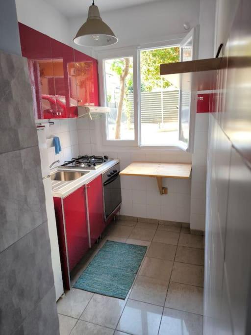Apartment 50 Meters From The Beach Лоутраки Экстерьер фото
